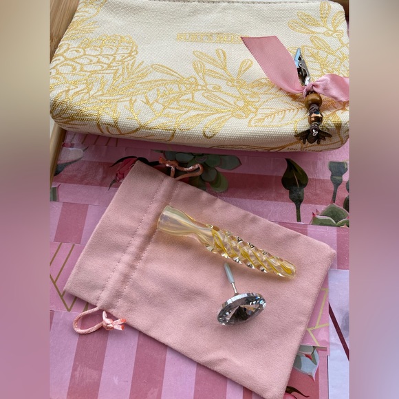 When A Woman Smokes Kit 💨 - Picture 2 of 14